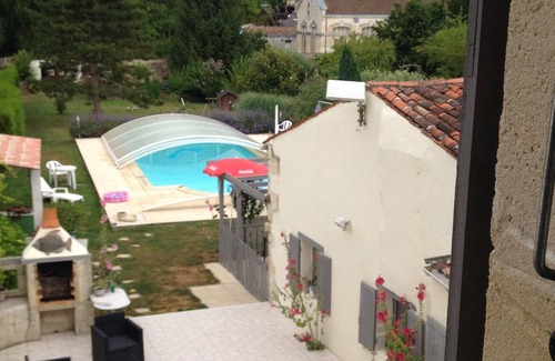 Saint-Jean-d'Angely Apartamento | Homerez - Estudio para 3 pers. con piscina y jardín en Saint-Jean-d'Angély