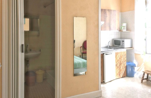 Neris-les-Bains Apartamento | Homerez - Estudio en Néris-les-Bains