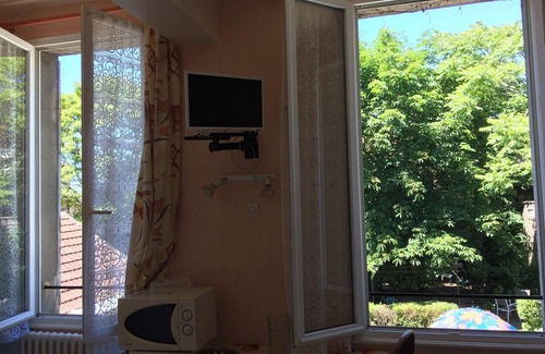 Neris-les-Bains Apartamento | Homerez - Estudio en Néris-les-Bains