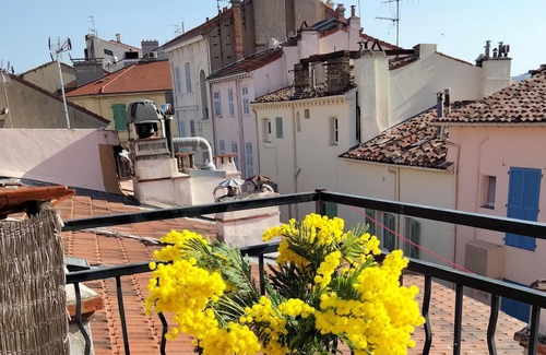 Le Suquet Apartamento | Homerez - Studio in Cannes, sea view.