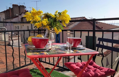 Le Suquet Apartamento | Homerez - Studio in Cannes, sea view.