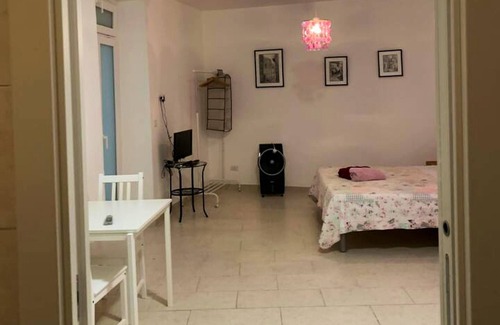 Municipio 4 Apartamento | Homerez - Superb studio 1 km from the beach for 2 people in Bari