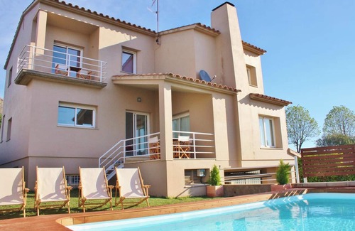 Torroella de Montgri Villa | Homerez - Villa a 6 km de la playa para 6 pers. con piscina, terraza y balcón