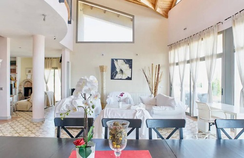 Olivella Villa | Homerez - Villa a 10 km de la playa para 12 pers. con piscina, jacuzzi y jardín