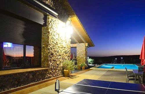 Fernan Caballero Villa | Homerez - Villa para 10 pers. con piscina, jardín y terraza en Fernán Caballero