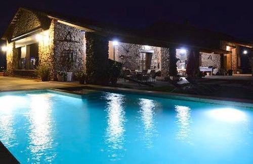 Fernan Caballero Villa | Homerez - Villa para 10 pers. con piscina, jardín y terraza en Fernán Caballero