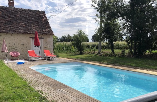 Betz-le-Chateau Villa | Homerez - Bonita villa para 2 pers. con piscina y terraza en Betz-le-Château