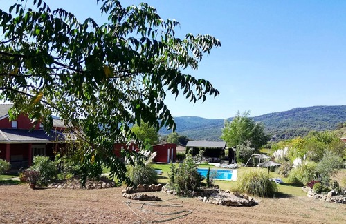 Ubrique Villa | Homerez - Grande villa para 16 pers. con piscina, jardín y terraza en Ubrique