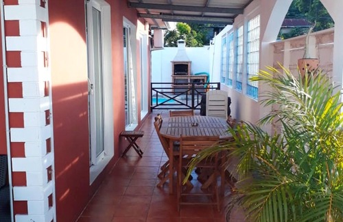 La Riviere Saint-Louis Villa | Homerez - Bonita villa para 8 pers. con piscina, jardín y terraza en La Rivière