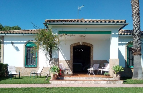 Prado del Rey Villa | Homerez - Villa para 10 pers. con piscina, jardín y terraza en Prado del Rey