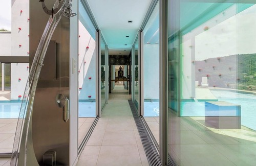 Saint-Desirat Villa | Homerez - Villa para 8 pers. con piscina, jacuzzi y terraza en Saint Désirat