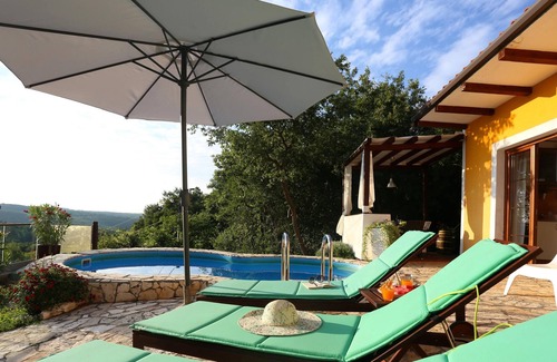 Ripenda Verbanci Villa | Homerez - Villa a 3 km de la playa para 6 pers. con piscina en Ripenda Verbanci