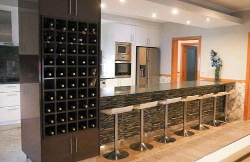 Ponte de Lima Villa | Homerez - Villa en Rebordões, piscina and jacuzzi