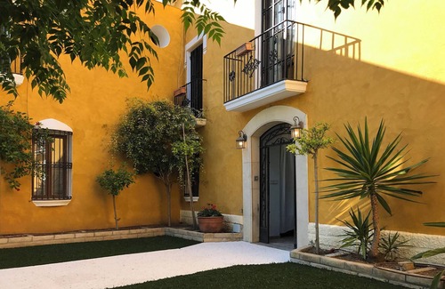 Can Trabal Villa | Homerez - Villa en Can Trabal, Piscina