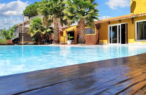 Rubi Villa | Homerez - Villa en Rubí con piscina