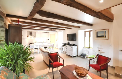 Vieillevie Villa | Homerez - Villa en Vieillevie + piscina privada