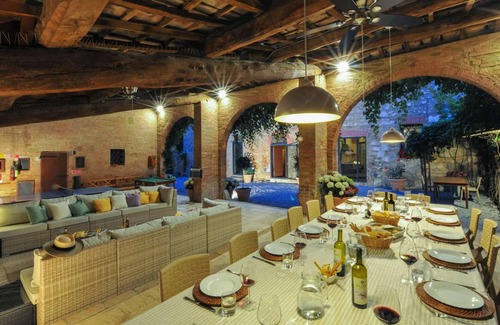 Monteroni d'Arbia Villa | Homerez - Grande villa para 19 pers. con piscina y jardín en Monteroni d'Arbia