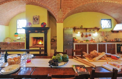 Monteroni d'Arbia Villa | Homerez - Grande villa para 19 pers. con piscina y jardín en Monteroni d'Arbia