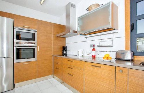 Playa Blanca Villa | Homerez - Villa Playa Blanca con piscina
