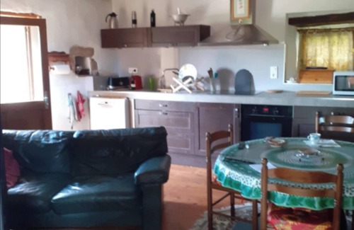 Bannes Villa | Homerez - Espaciosa villa para 6 pers. con piscina y terraza en Bannes