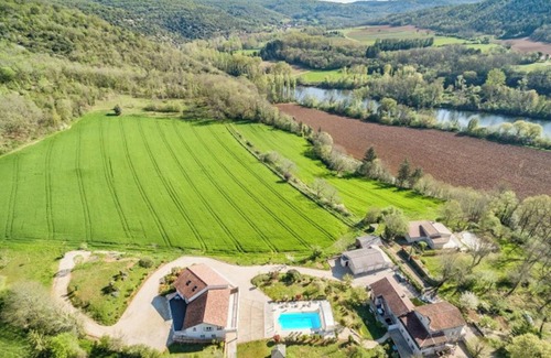 Saint-Gery Casa | Homerez - Casa acogedora en Saint-Géry con piscina compartida