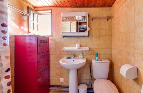 Saint-Pierre-des-Champs Casa | Homerez - Welcoming House in Lagrasse with Shared Pool