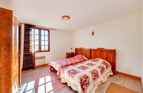 Saint-Pierre-des-Champs Casa | Homerez - Welcoming House in Lagrasse with Shared Pool