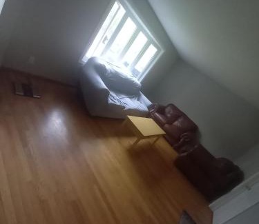 Kitchener Casa | Homestay at Heart Of Kitchener-Free Wifi & Parking