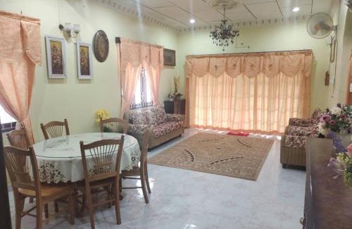 Kampung Padang Luas Casa | Homestay Che Mas