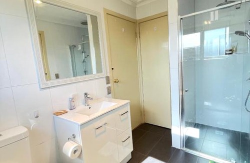 Thomastown Casa | Homestay Lemon room close to station, gym, airport