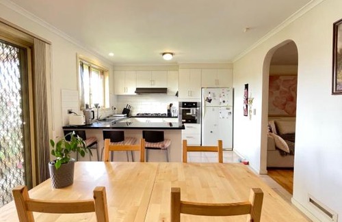 Thomastown Casa | Homestay Lemon room close to station, gym, airport