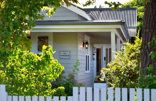 Hepburn Springs Casa | Homestead