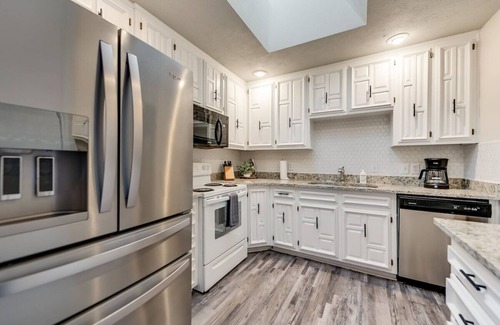 Plano Casa | Homestead Haven: 3-Bedroom Country Hideaway