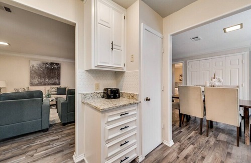 Plano Casa | Homestead Haven: 3-Bedroom Country Hideaway
