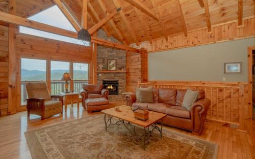 Gatlinburg - Pigeon Forge Villa | Homestead Hideaway