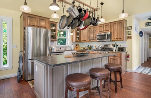 Chincoteague Hotel | Homestead - Located on Main St. w/ outdoor shower!