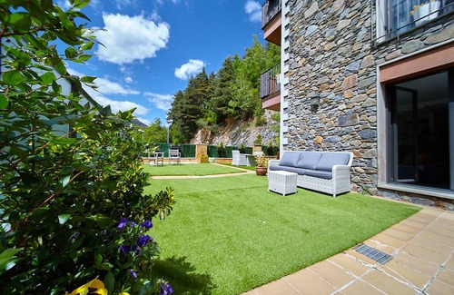 Anyos Apartamento | HomeSweetViews Anyós - piso entero wifi vistas y parking