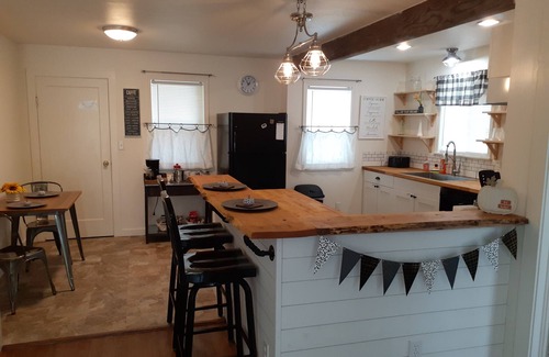 Albany Cabaña | Hometown FAVE - Spacious 2-BDRM Cottage Near Downtown Albany & Close to OSU