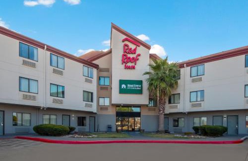 West San Antonio Hotel | HomeTowne Studios by Red Roof San Antonio - SeaWorld Northwest
