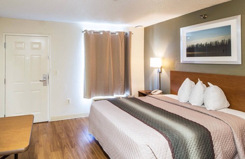 George Bush Park/Eldridge Hotel | HomeTowne Studios by Red Roof Houston - West Oaks/ Energy Corridor