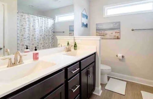 Selma Casa | Homey 4BD Huge Backyard in Quiet Neighborhood