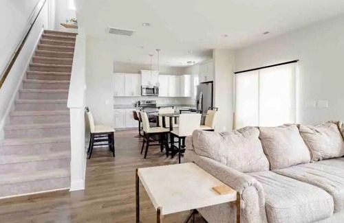 Selma Casa | Homey 4BD Huge Backyard in Quiet Neighborhood