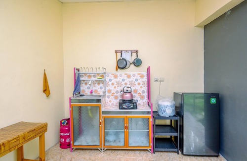 Caringin Apartamento | Homey And Simply Studio At Graha Wishnu Guest House