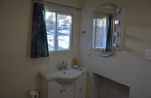 Boularderie Cabaña | Homey cottage on Great Bras d'Or Lake.