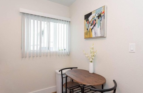 Birdland Apartamento | Homey Modern 2BR-15min to Gaslamp, SeaWorld, Beach