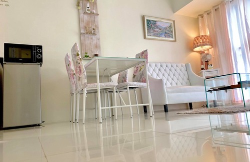 Amadeo Condominio | Homega Staycation Tagaytay