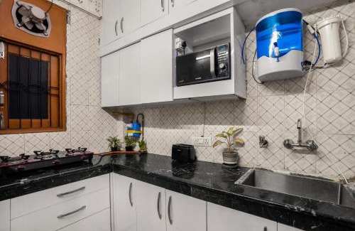 Dilshad Garden Apartamento | Homlee-Luxurious 2BHK-Dilshad Metro- Ground Floor
