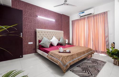 Noida Apartamento | Homlee-Super Luxury 4 BHK Apartment nr NOIDA EXPO