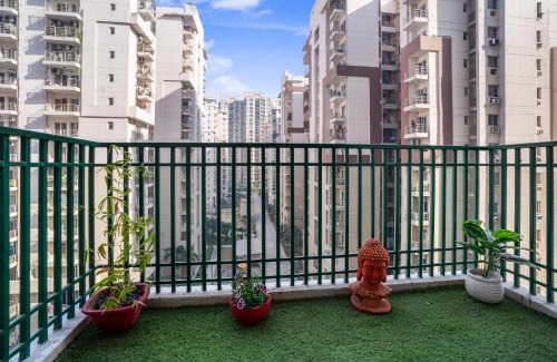 Noida Apartamento | Homlee-Super Luxury 4 BHK Apartment nr NOIDA EXPO