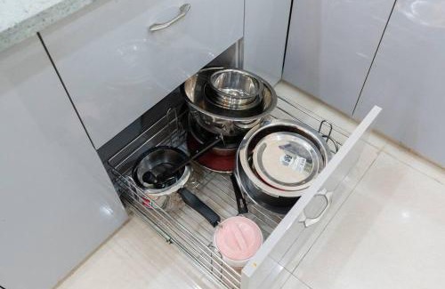 Vasundhara Apartamento | Homlee-Vasundhara 2BHK Flat- kitchen-Parking-Lift